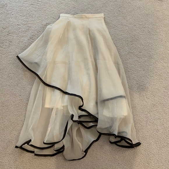 White maxi skirt, brand new without tag, XXS - Picture 2 of 6
